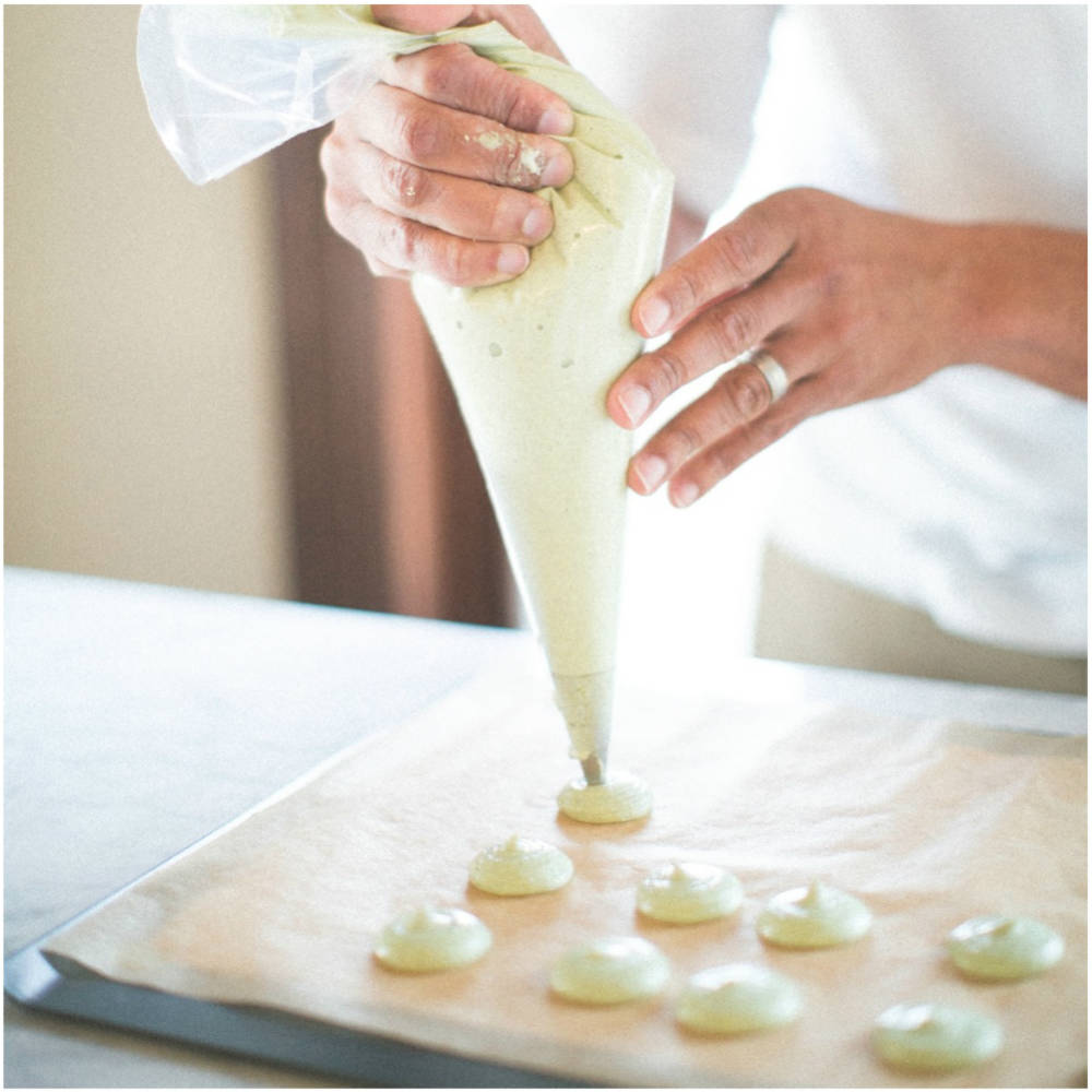Piping macarons